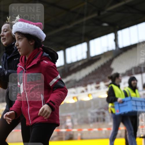 07.12.2025 - St. Pauli X-Mass-Run No. 15 Patografie http://msf.ph/oto/9374487 07.12.2025 12:12:47 Ziel 1500, 1503 meine-sportfotos.de
