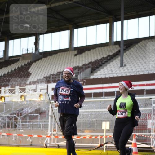 07.12.2025 - St. Pauli X-Mass-Run No. 15 Patografie http://msf.ph/oto/9374503 07.12.2025 12:13:20 Ziel 455, 463, 466, 3645, 4077, 4258, 4261, 4713 meine-sportfotos.de