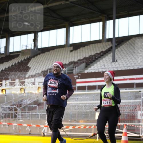 07.12.2025 - St. Pauli X-Mass-Run No. 15 Patografie http://msf.ph/oto/9374505 07.12.2025 12:13:20 Ziel 455, 463, 466, 3645, 4077, 4258, 4261, 4713 meine-sportfotos.de