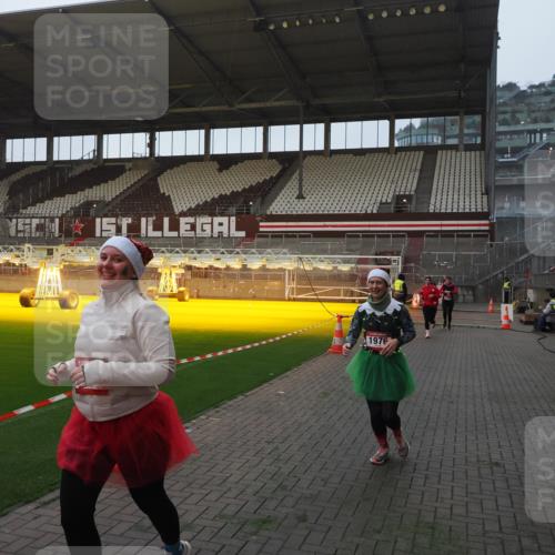 07.12.2025 - St. Pauli X-Mass-Run No. 15 Fabian Wolf http://msf.ph/oto/9374508 07.12.2025 10:00:34 Ziel 855, 1418, 1976, 2348, 3336 meine-sportfotos.de