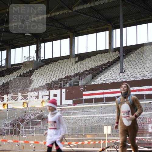 07.12.2025 - St. Pauli X-Mass-Run No. 15 Patografie http://msf.ph/oto/9374515 07.12.2025 12:13:22 Ziel 455, 463, 466, 3645, 4077, 4258, 4261, 4713 meine-sportfotos.de