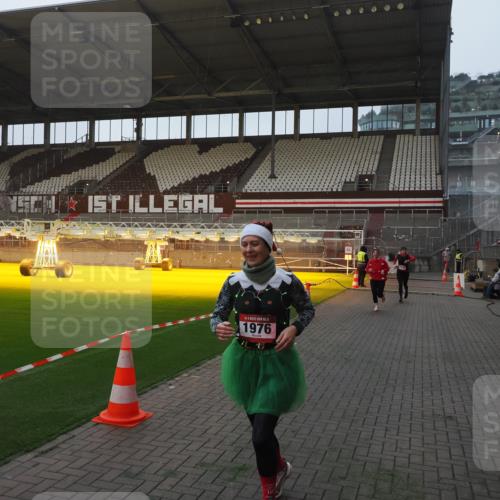 07.12.2025 - St. Pauli X-Mass-Run No. 15 Fabian Wolf http://msf.ph/oto/9374516 07.12.2025 10:00:35 Ziel 855, 1418, 1976, 2348, 3336 meine-sportfotos.de