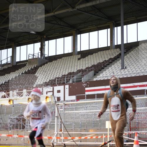 07.12.2025 - St. Pauli X-Mass-Run No. 15 Patografie http://msf.ph/oto/9374519 07.12.2025 12:13:22 Ziel 455, 463, 466, 3645, 4077, 4258, 4261, 4713 meine-sportfotos.de