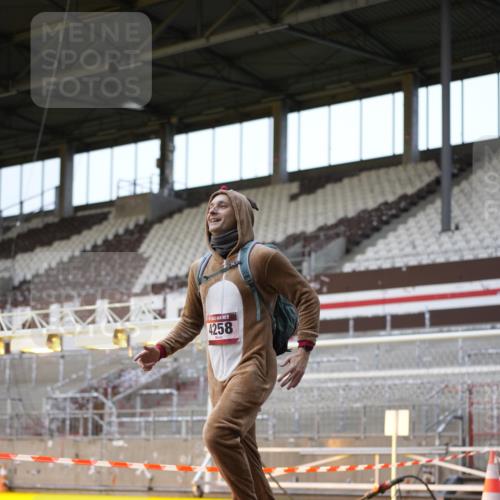 07.12.2025 - St. Pauli X-Mass-Run No. 15 Patografie http://msf.ph/oto/9374522 07.12.2025 12:13:23 Ziel 455, 463, 466, 3645, 4077, 4258, 4261, 4713 meine-sportfotos.de