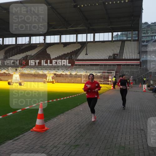 07.12.2025 - St. Pauli X-Mass-Run No. 15 Fabian Wolf http://msf.ph/oto/9374536 07.12.2025 10:00:38 Ziel 855, 1418, 1976, 2348 meine-sportfotos.de