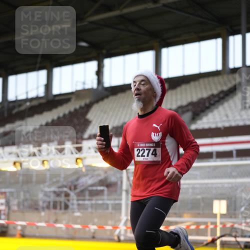 07.12.2025 - St. Pauli X-Mass-Run No. 15 Patografie http://msf.ph/oto/9374538 07.12.2025 12:13:56 Ziel 2274 meine-sportfotos.de