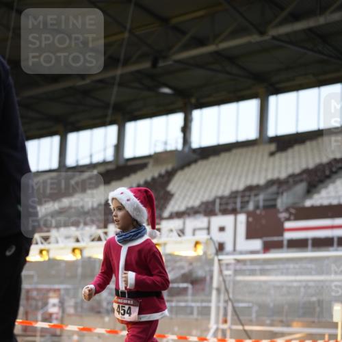 07.12.2025 - St. Pauli X-Mass-Run No. 15 Patografie http://msf.ph/oto/9374552 07.12.2025 12:14:17 Ziel 444, 445, 451, 454, 457, 3690, 3693 meine-sportfotos.de
