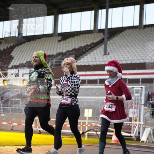 07.12.2025 - St. Pauli X-Mass-Run No. 15 Patografie http://msf.ph/oto/9374556 07.12.2025 12:14:21 Ziel 444, 445, 451, 454, 457, 3690, 3693 meine-sportfotos.de