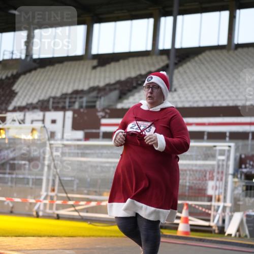 07.12.2025 - St. Pauli X-Mass-Run No. 15 Patografie http://msf.ph/oto/9374560 07.12.2025 12:14:41 Ziel  meine-sportfotos.de