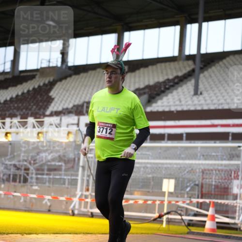 07.12.2025 - St. Pauli X-Mass-Run No. 15 Patografie http://msf.ph/oto/9374568 07.12.2025 12:15:01 Ziel 3712 meine-sportfotos.de