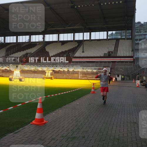 07.12.2025 - St. Pauli X-Mass-Run No. 15 Fabian Wolf http://msf.ph/oto/9374569 07.12.2025 10:00:44 Ziel 855, 1418, 1976, 2348, 3084 meine-sportfotos.de