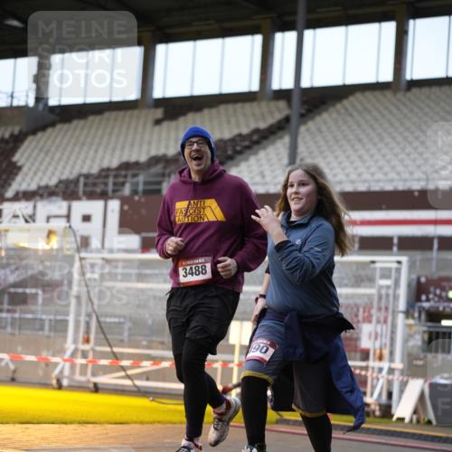 07.12.2025 - St. Pauli X-Mass-Run No. 15 Patografie http://msf.ph/oto/9374573 07.12.2025 12:15:54 Ziel  meine-sportfotos.de
