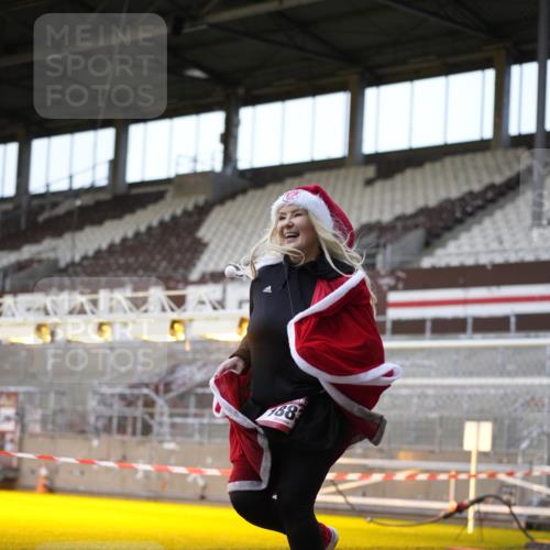 07.12.2025 - St. Pauli X-Mass-Run No. 15 Patografie http://msf.ph/oto/9374579 07.12.2025 12:16:15 Ziel 1883 meine-sportfotos.de