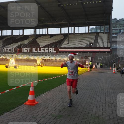 07.12.2025 - St. Pauli X-Mass-Run No. 15 Fabian Wolf http://msf.ph/oto/9374580 07.12.2025 10:00:45 Ziel 855, 1418, 1976, 2348, 3084 meine-sportfotos.de