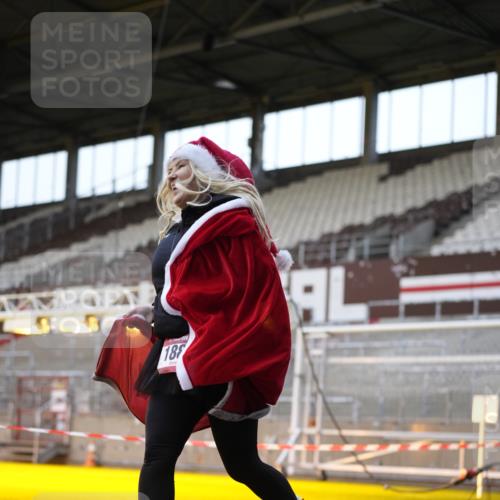 07.12.2025 - St. Pauli X-Mass-Run No. 15 Patografie http://msf.ph/oto/9374583 07.12.2025 12:16:16 Ziel 1883 meine-sportfotos.de
