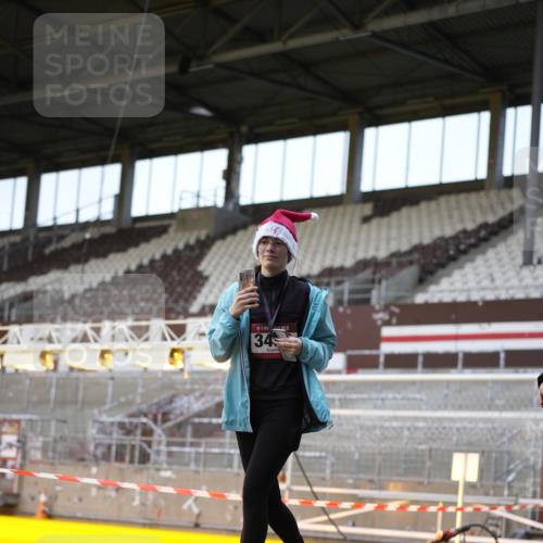 07.12.2025 - St. Pauli X-Mass-Run No. 15 Patografie http://msf.ph/oto/9374590 07.12.2025 12:17:20 Ziel 3427 meine-sportfotos.de