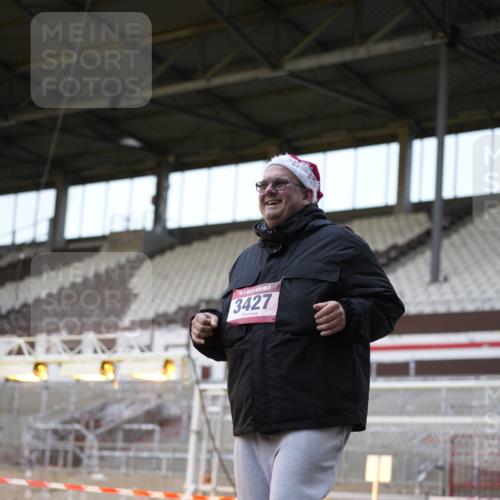 07.12.2025 - St. Pauli X-Mass-Run No. 15 Patografie http://msf.ph/oto/9374594 07.12.2025 12:17:21 Ziel 3427 meine-sportfotos.de
