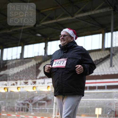 07.12.2025 - St. Pauli X-Mass-Run No. 15 Patografie http://msf.ph/oto/9374595 07.12.2025 12:17:21 Ziel 3427 meine-sportfotos.de