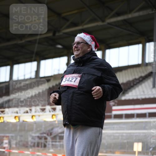 07.12.2025 - St. Pauli X-Mass-Run No. 15 Patografie http://msf.ph/oto/9374598 07.12.2025 12:17:21 Ziel 3427 meine-sportfotos.de
