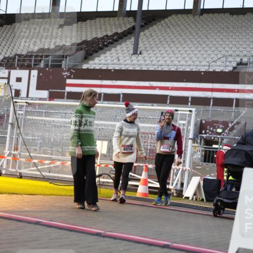07.12.2025 - St. Pauli X-Mass-Run No. 15 Patografie http://msf.ph/oto/9374599 07.12.2025 12:17:28 Ziel 3427, 3866, 3868, 4014, 4015 meine-sportfotos.de