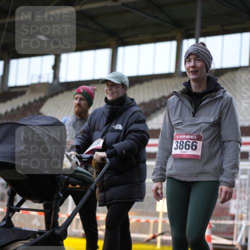 07.12.2025 - St. Pauli X-Mass-Run No. 15 Patografie http://msf.ph/oto/9374605 07.12.2025 12:17:34 Ziel 3427, 3866, 3868, 4014, 4015 meine-sportfotos.de