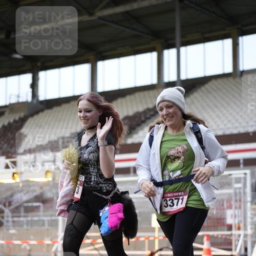 07.12.2025 - St. Pauli X-Mass-Run No. 15 Patografie http://msf.ph/oto/9374611 07.12.2025 12:18:50 Ziel 3371, 3373 meine-sportfotos.de