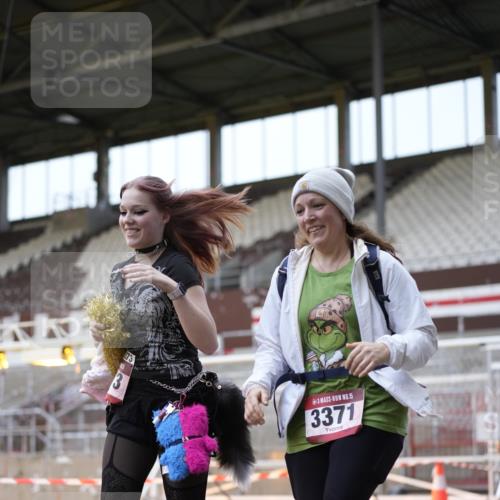07.12.2025 - St. Pauli X-Mass-Run No. 15 Patografie http://msf.ph/oto/9374613 07.12.2025 12:18:50 Ziel 3371, 3373 meine-sportfotos.de