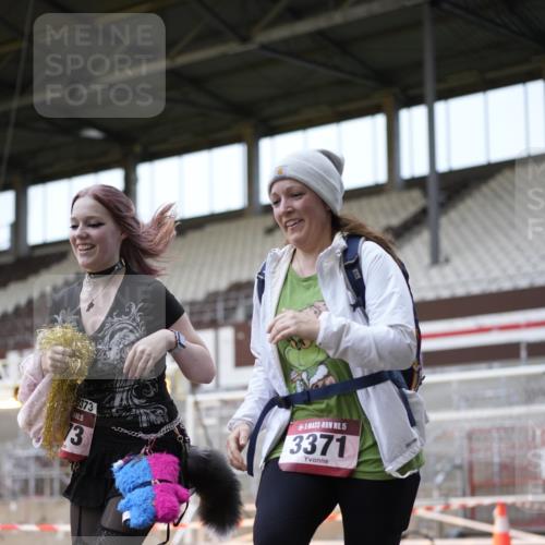 07.12.2025 - St. Pauli X-Mass-Run No. 15 Patografie http://msf.ph/oto/9374615 07.12.2025 12:18:50 Ziel 3371, 3373 meine-sportfotos.de