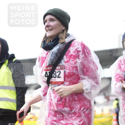 07.12.2025 - St. Pauli X-Mass-Run No. 15 Patografie http://msf.ph/oto/9374638 07.12.2025 12:24:34 Ziel 3775, 3776 meine-sportfotos.de