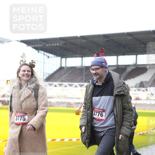 07.12.2025 - St. Pauli X-Mass-Run No. 15 Patografie http://msf.ph/oto/9374644 07.12.2025 12:25:11 Ziel  meine-sportfotos.de