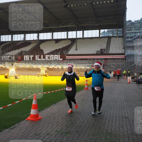 07.12.2025 - St. Pauli X-Mass-Run No. 15 Fabian Wolf http://msf.ph/oto/9374656 07.12.2025 10:01:19 Ziel 780, 783, 801, 1124, 1887, 1892, 2528 meine-sportfotos.de
