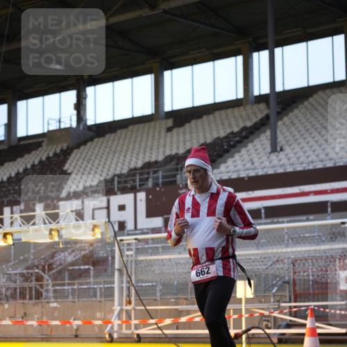 07.12.2025 - St. Pauli X-Mass-Run No. 15 Patografie http://msf.ph/oto/9374657 07.12.2025 09:56:36 Ziel 198, 662, 1165, 3255, 4208, 4209 meine-sportfotos.de