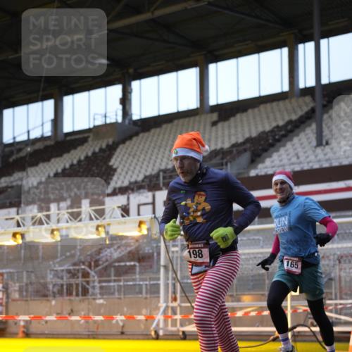 07.12.2025 - St. Pauli X-Mass-Run No. 15 Patografie http://msf.ph/oto/9374666 07.12.2025 09:56:39 Ziel 198, 662, 1116, 1165, 3255, 4208, 4209 meine-sportfotos.de