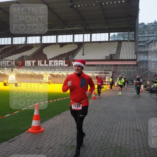 07.12.2025 - St. Pauli X-Mass-Run No. 15 Fabian Wolf http://msf.ph/oto/9374682 07.12.2025 10:01:26 Ziel 118, 393, 780, 783, 1124, 1294, 1760, 2528, 3187 meine-sportfotos.de
