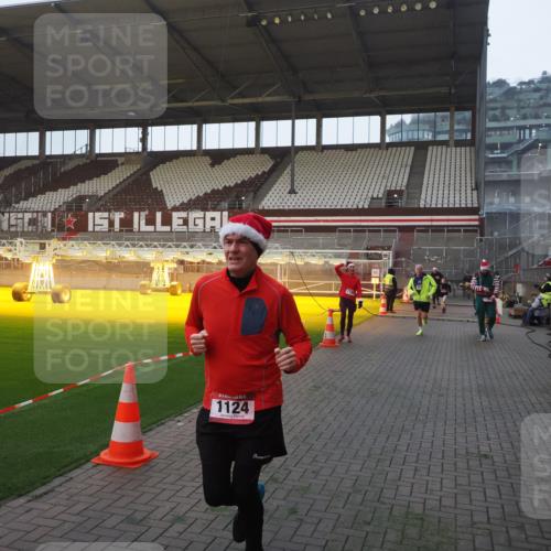 07.12.2025 - St. Pauli X-Mass-Run No. 15 Fabian Wolf http://msf.ph/oto/9374684 07.12.2025 10:01:26 Ziel 118, 393, 780, 783, 1124, 1294, 1760, 2528, 3187 meine-sportfotos.de