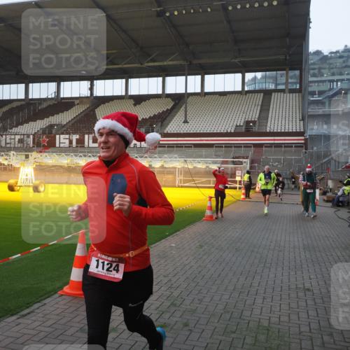 07.12.2025 - St. Pauli X-Mass-Run No. 15 Fabian Wolf http://msf.ph/oto/9374686 07.12.2025 10:01:26 Ziel 118, 393, 780, 783, 1124, 1294, 1760, 2528, 3187 meine-sportfotos.de