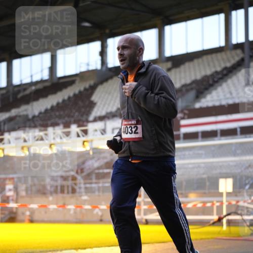 07.12.2025 - St. Pauli X-Mass-Run No. 15 Patografie http://msf.ph/oto/9374708 07.12.2025 09:57:10 Ziel 3320, 4032 meine-sportfotos.de