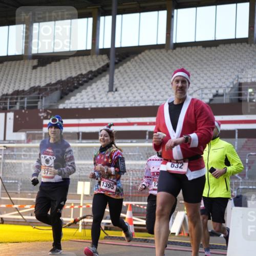 07.12.2025 - St. Pauli X-Mass-Run No. 15 Patografie http://msf.ph/oto/9374714 07.12.2025 09:57:22 Ziel 632, 1292, 1293, 1377, 1395, 2678, 4032 meine-sportfotos.de