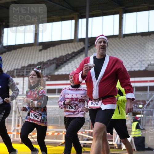 07.12.2025 - St. Pauli X-Mass-Run No. 15 Patografie http://msf.ph/oto/9374716 07.12.2025 09:57:22 Ziel 632, 1292, 1293, 1377, 1395, 2678, 4032 meine-sportfotos.de