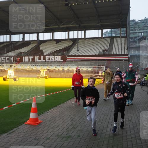 07.12.2025 - St. Pauli X-Mass-Run No. 15 Fabian Wolf http://msf.ph/oto/9374719 07.12.2025 10:01:32 Ziel 118, 393, 804, 1124, 1294, 1760, 3187, 3580, 3582, 3629, 3878 meine-sportfotos.de