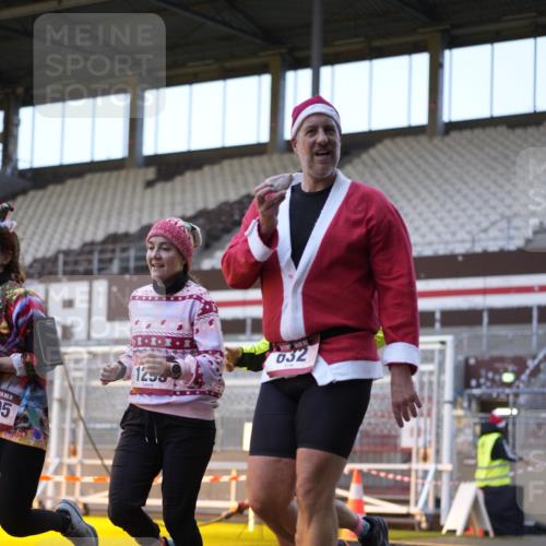 07.12.2025 - St. Pauli X-Mass-Run No. 15 Patografie http://msf.ph/oto/9374720 07.12.2025 09:57:23 Ziel 632, 1292, 1293, 1377, 1395, 2678, 4032 meine-sportfotos.de
