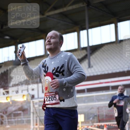 07.12.2025 - St. Pauli X-Mass-Run No. 15 Patografie http://msf.ph/oto/9374755 07.12.2025 09:58:17 Ziel 238, 261, 1173, 1633, 1774, 2205, 3405, 3515, 4031, 4206 meine-sportfotos.de