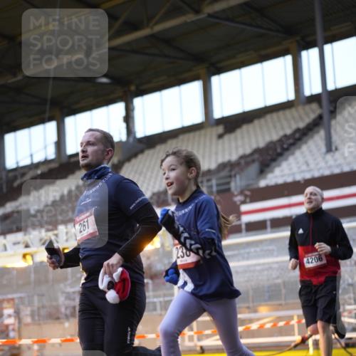 07.12.2025 - St. Pauli X-Mass-Run No. 15 Patografie http://msf.ph/oto/9374757 07.12.2025 09:58:18 Ziel 238, 261, 1173, 1633, 1774, 2205, 3405, 3515, 4031, 4206 meine-sportfotos.de