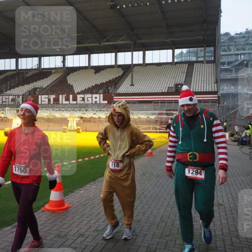 07.12.2025 - St. Pauli X-Mass-Run No. 15 Fabian Wolf http://msf.ph/oto/9374758 07.12.2025 10:01:35 Ziel 118, 393, 804, 1124, 1294, 1724, 1760, 1859, 3187, 3580, 3582, 3629, 3878 meine-sportfotos.de