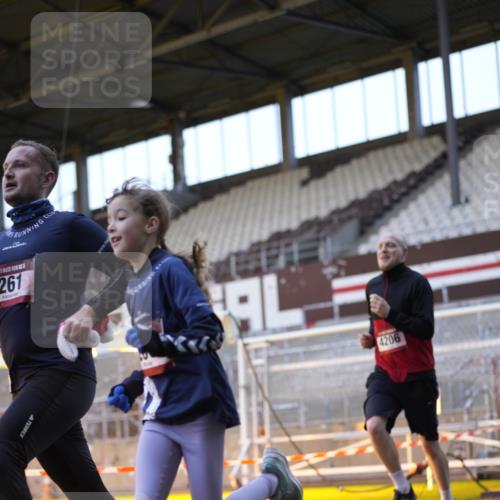 07.12.2025 - St. Pauli X-Mass-Run No. 15 Patografie http://msf.ph/oto/9374759 07.12.2025 09:58:18 Ziel 238, 261, 1173, 1633, 1774, 2205, 3405, 3515, 4031, 4206 meine-sportfotos.de