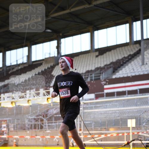 07.12.2025 - St. Pauli X-Mass-Run No. 15 Patografie http://msf.ph/oto/9374784 07.12.2025 09:58:31 Ziel 238, 261, 483, 532, 1003, 1115, 1173, 1528, 1603, 1782, 1785, 2205, 2392, 3308, 4031, 4206 meine-sportfotos.de