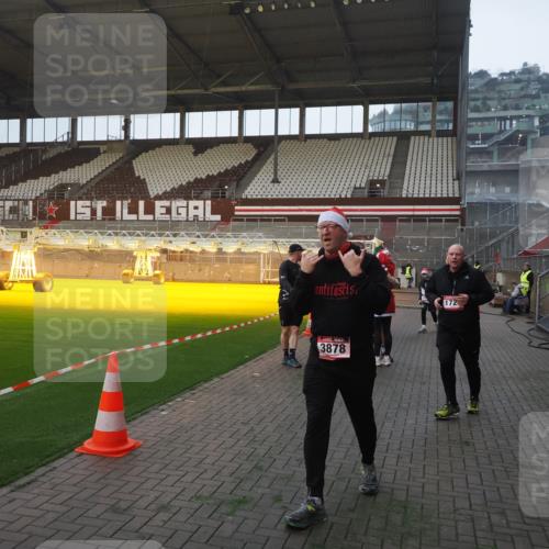 07.12.2025 - St. Pauli X-Mass-Run No. 15 Fabian Wolf http://msf.ph/oto/9374785 07.12.2025 10:01:41 Ziel 118, 393, 804, 959, 1294, 1724, 1760, 1859, 2167, 2681, 3187, 3580, 3582, 3629, 3878 meine-sportfotos.de