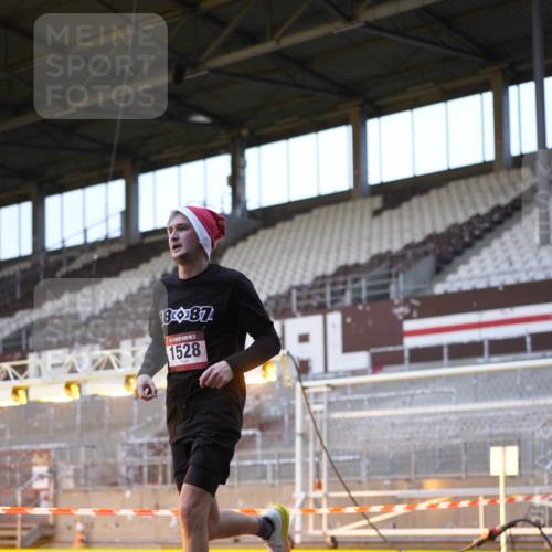 07.12.2025 - St. Pauli X-Mass-Run No. 15 Patografie http://msf.ph/oto/9374786 07.12.2025 09:58:31 Ziel 238, 261, 483, 532, 1003, 1115, 1173, 1528, 1603, 1782, 1785, 2205, 2392, 3308, 4031, 4206 meine-sportfotos.de