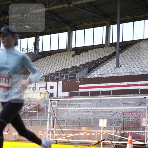 07.12.2025 - St. Pauli X-Mass-Run No. 15 Patografie http://msf.ph/oto/9374821 07.12.2025 09:58:57 Ziel 655, 2529, 3147, 3345 meine-sportfotos.de