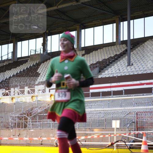 07.12.2025 - St. Pauli X-Mass-Run No. 15 Patografie http://msf.ph/oto/9374839 07.12.2025 09:59:08 Ziel 939, 1120, 2529, 3147, 3345 meine-sportfotos.de